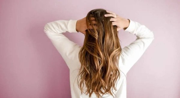Les astuces pour des cheveux beaux et sains