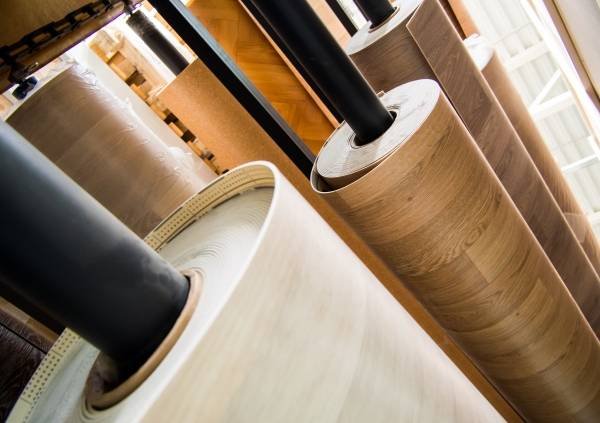 Les avantages de l'installation de sols souples dans votre maison ou votre entreprise